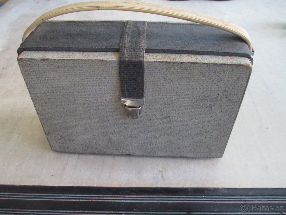 Jedno z prvních přenosných transistorových radii - 2