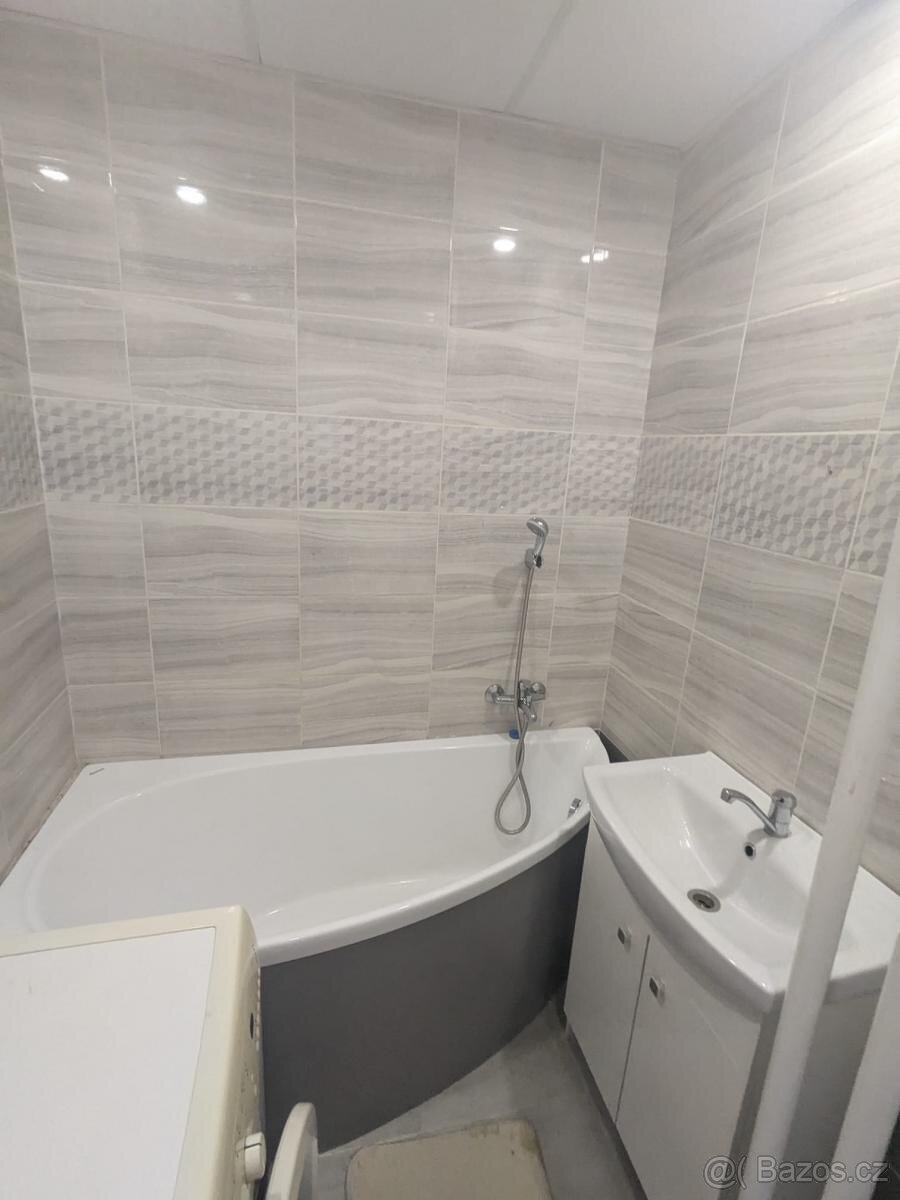 Pronájem bytu 2+1, M. Švabinského 618, Bílina - 2