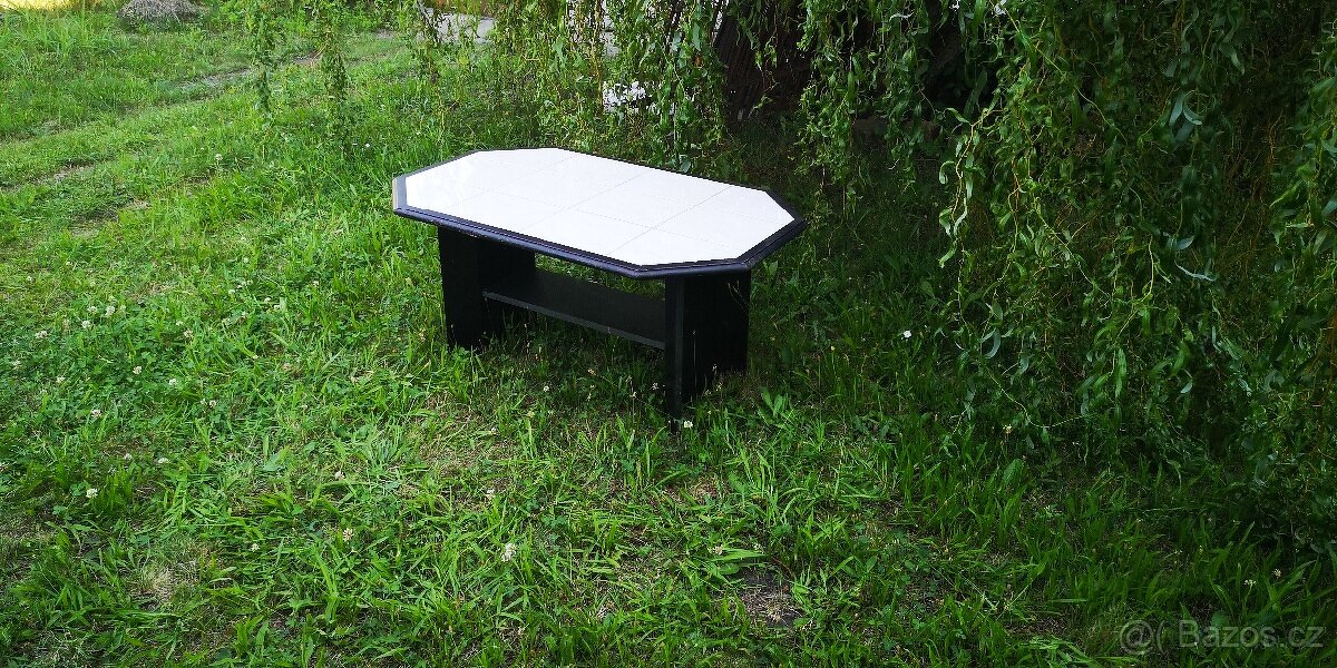 KONFERENČNÍ STOLEK - 2