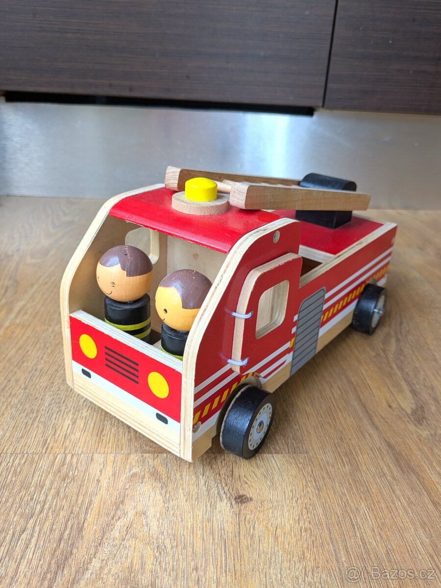 Dřevěné hasičské auto - 2