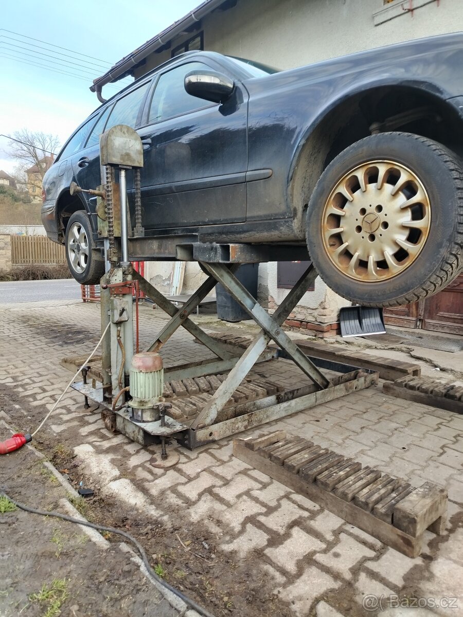 Hever nůžkový ddr po servisu - 2