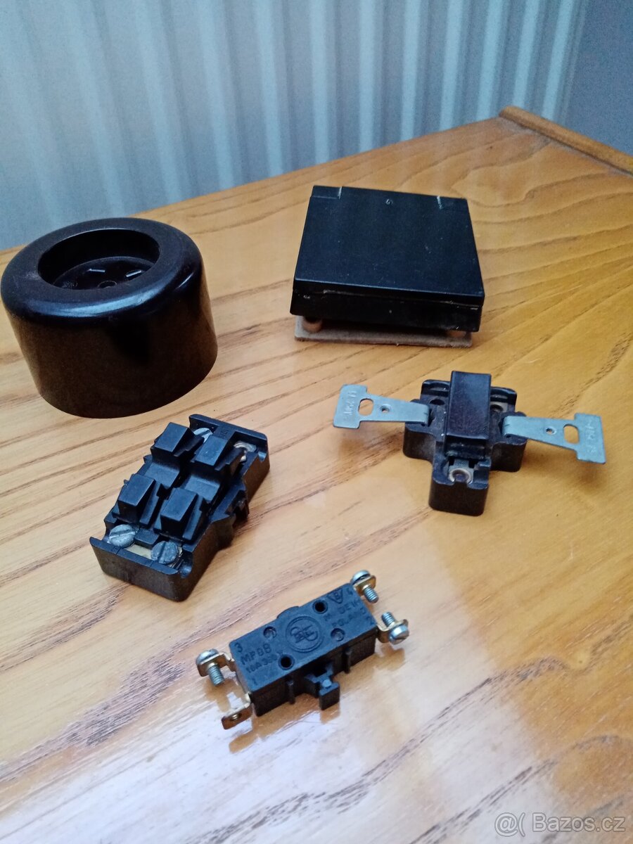 Spínače, zsuvk, čokoláda - ceny v textu - 2