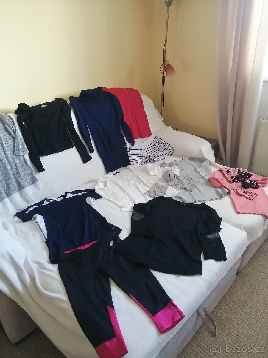 Prodám 54ks oblečení, převážně NOVÉ vel. S - 2
