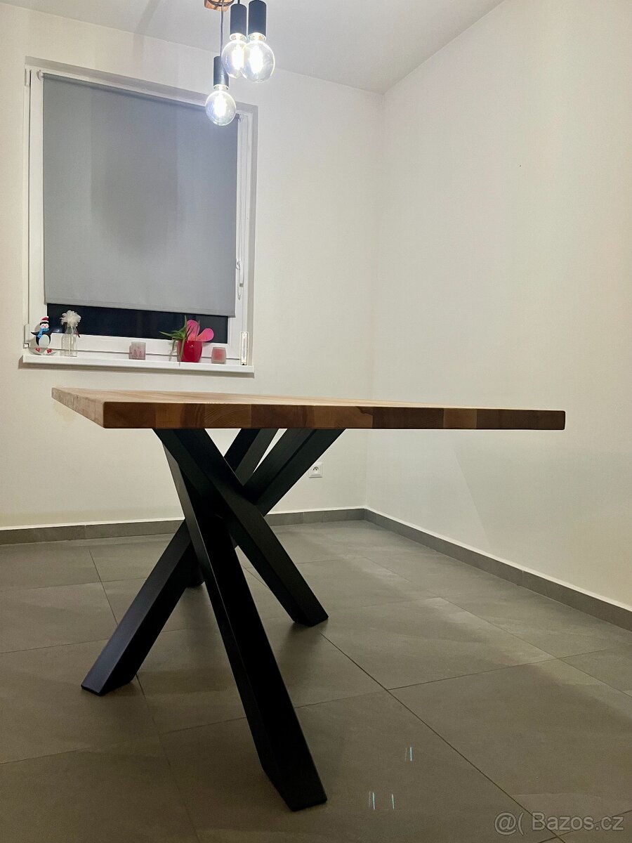 Jídelní stůl z masivu - jasan - 2