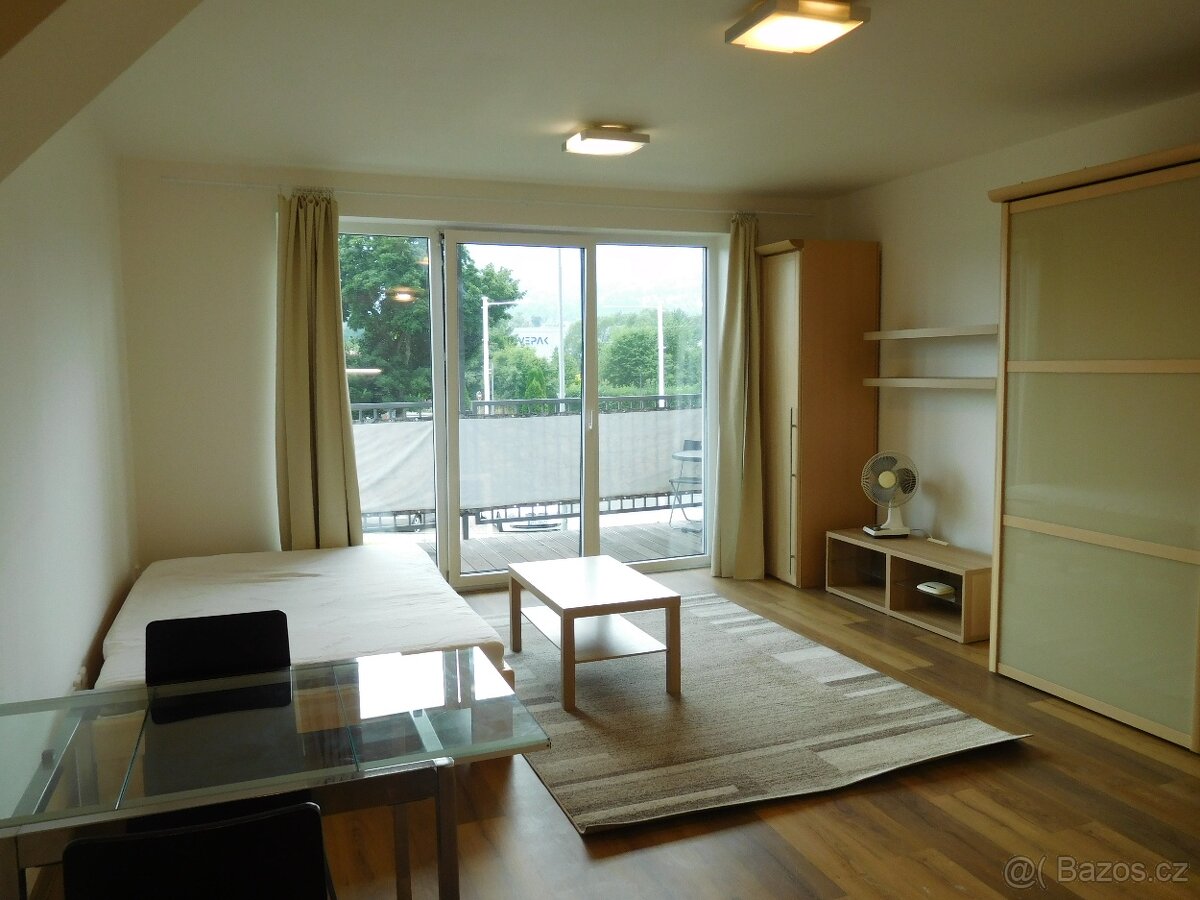 Pronájem pěkného apartmánu 1+kk s balkónem, parkovacím stání - 2