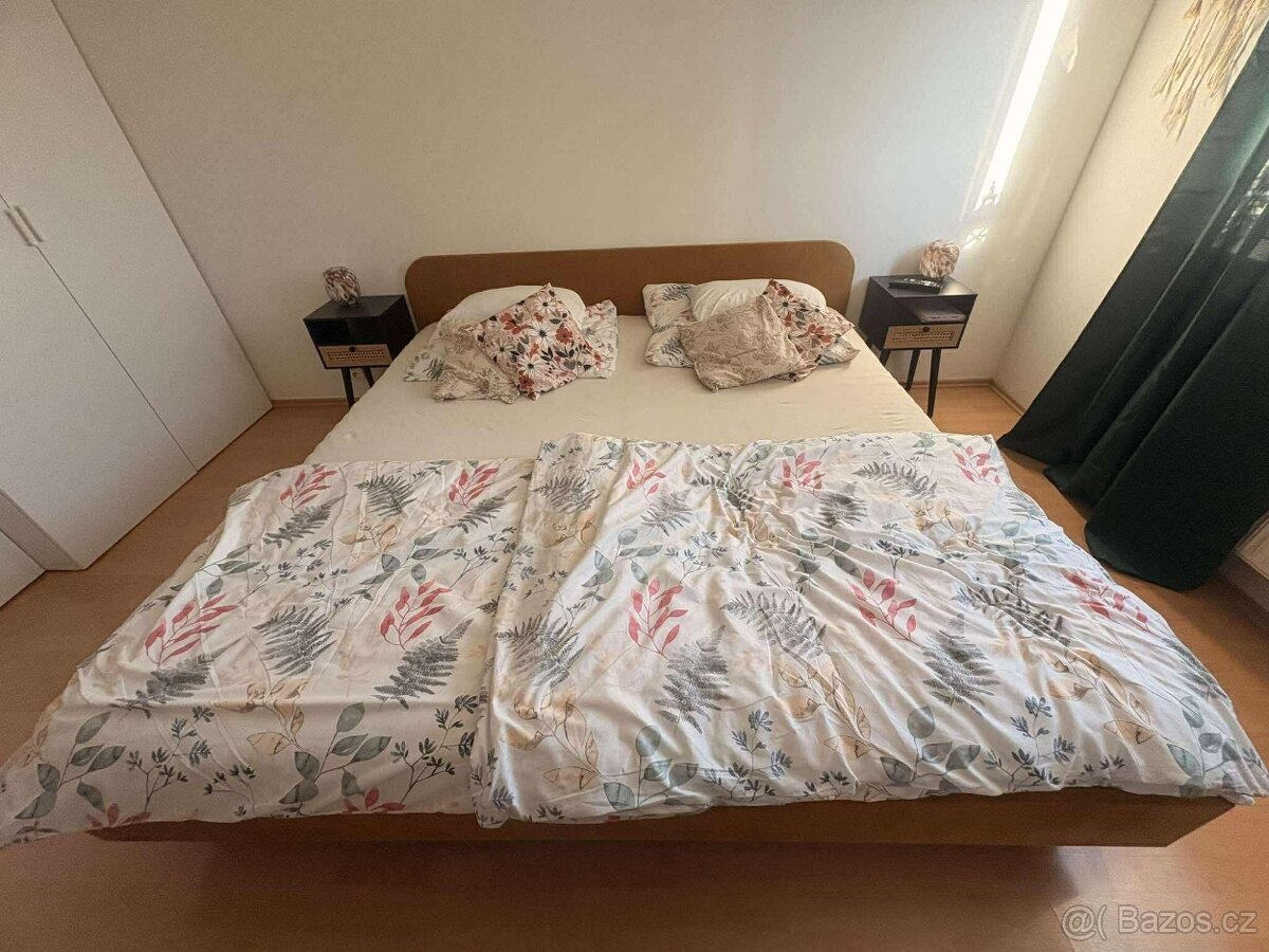 Čalouněná postel 200x200 - 2