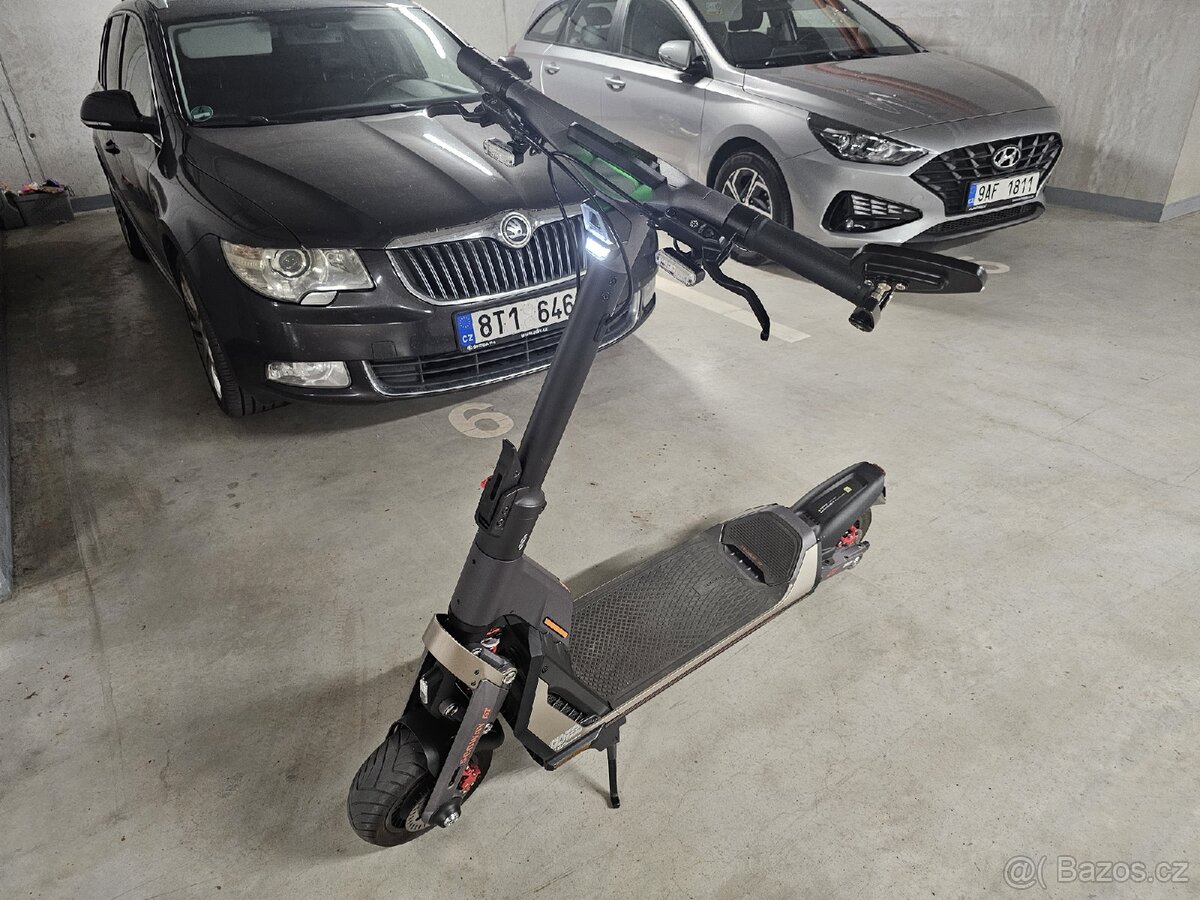 Elektrokoloběžka Segway GT2 800km - 2