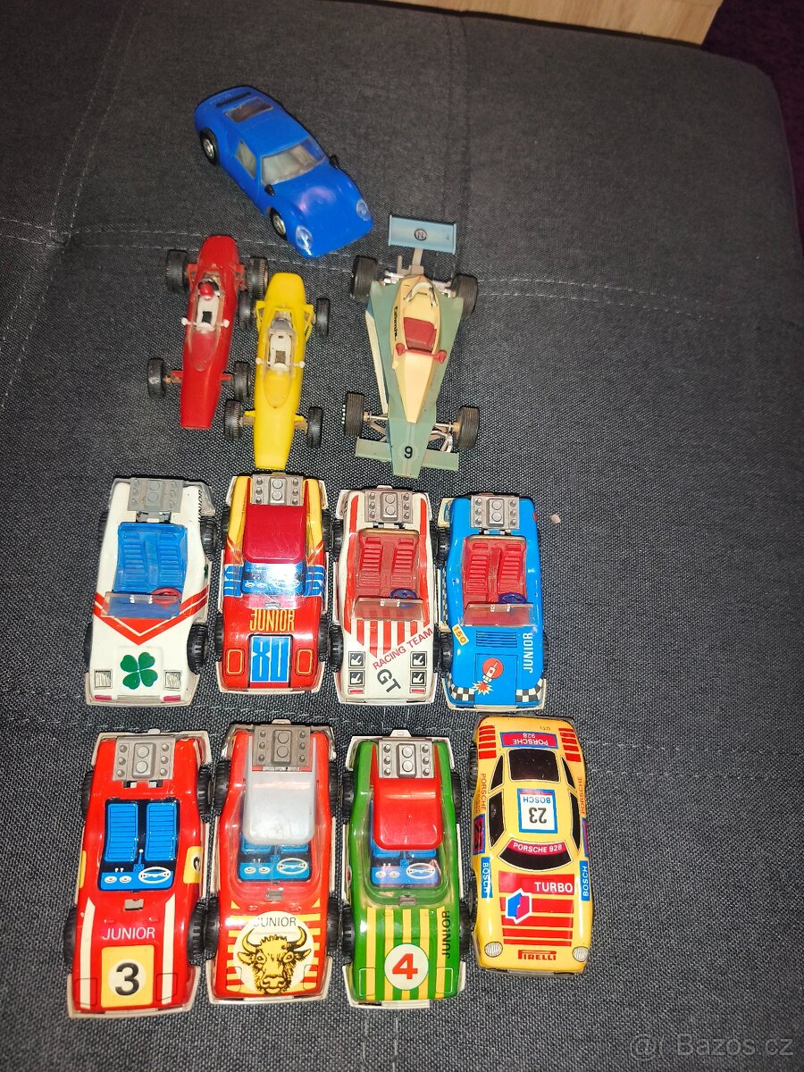 Staré plechové autíčka - 2