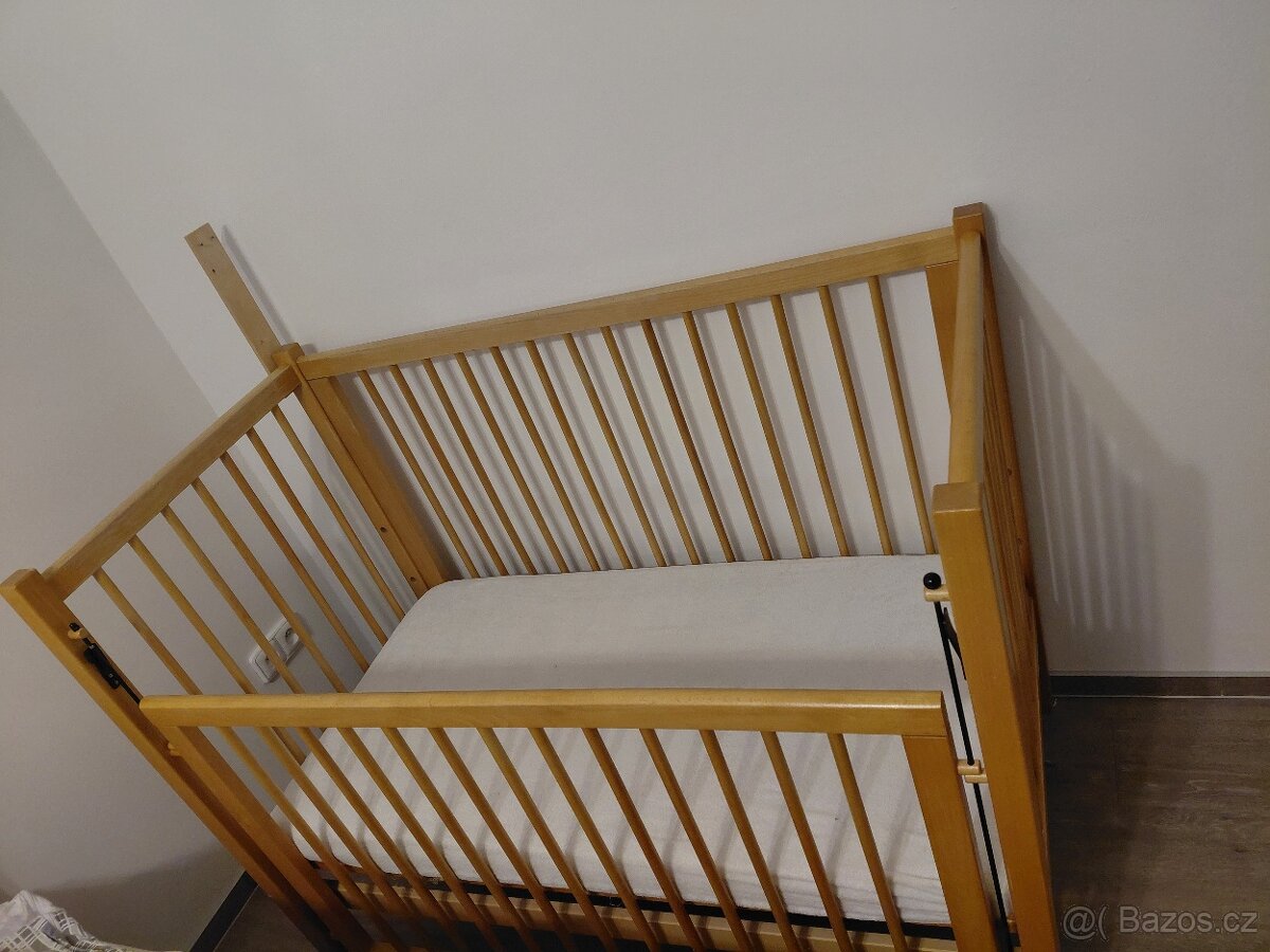 Dětska dřevěná postýlka s matrací - 2