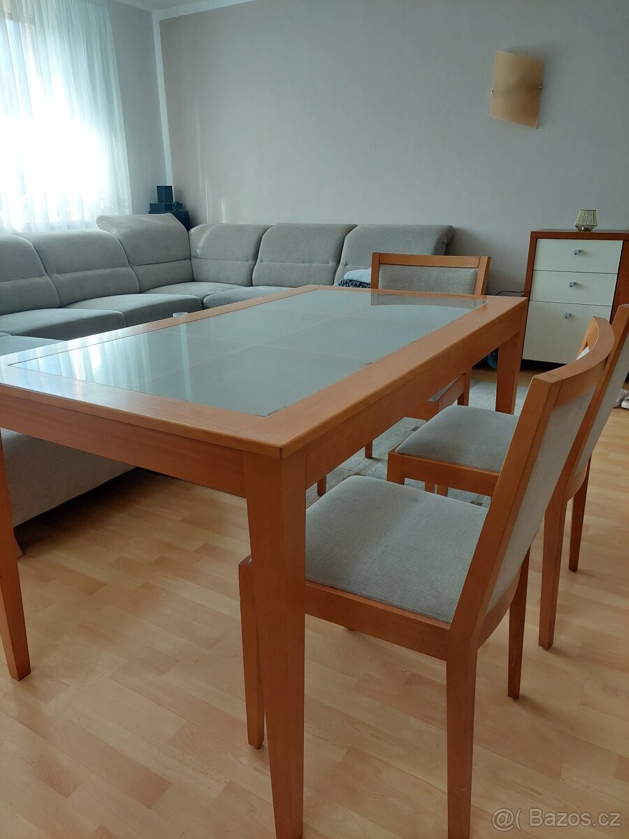 Jídelní stůl s židlemi - 2