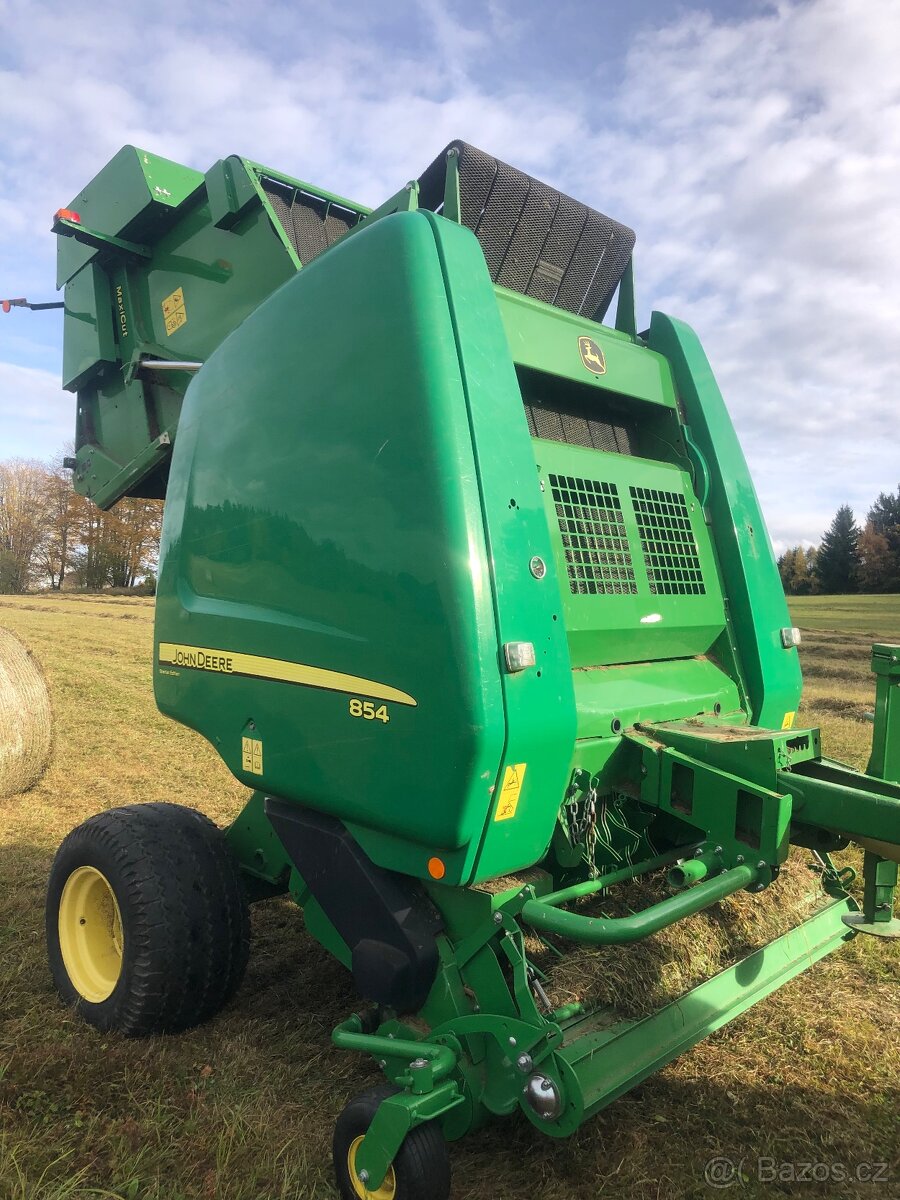 Lis na kulaté balíky John Deere 854 - 2
