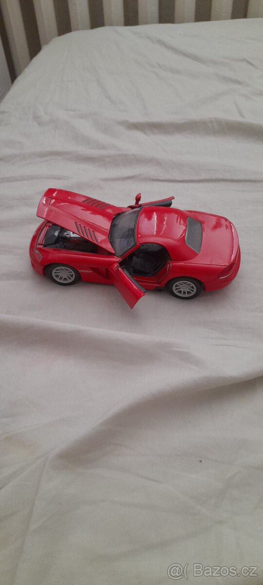 Dodge viper srt/10 2003 motor max 1/24 - 2
