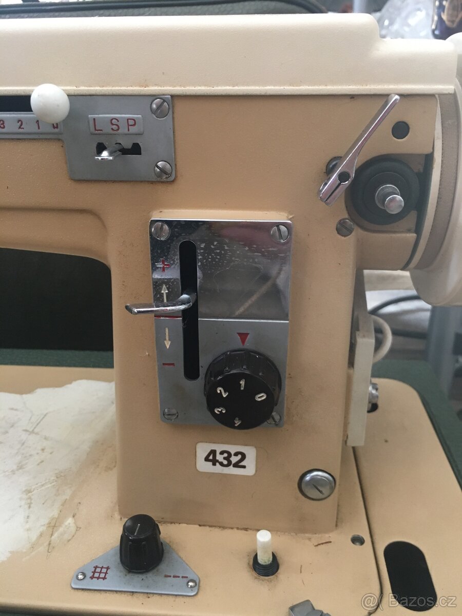 Šici stroj / kufříkový - 2