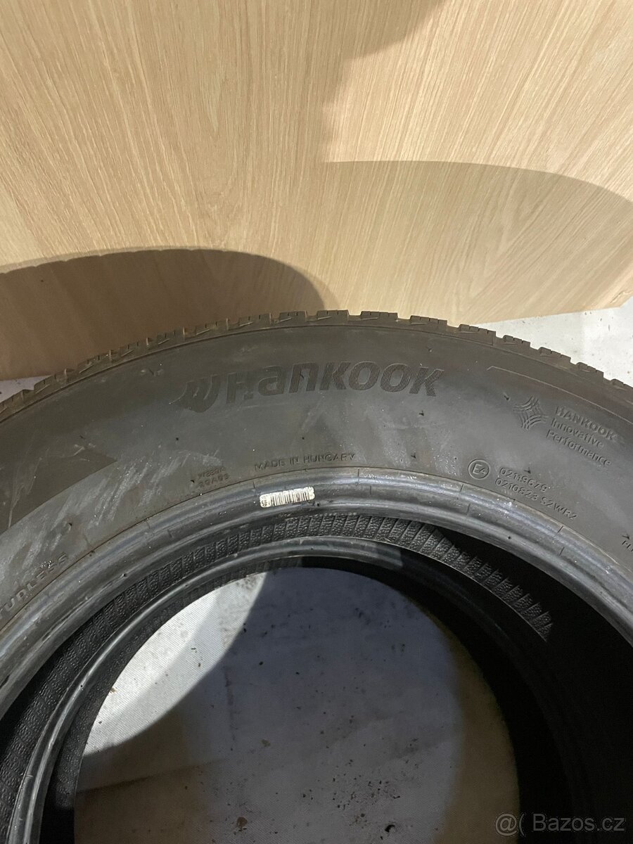 Zimní pneumatiky 215/65r17 - 2