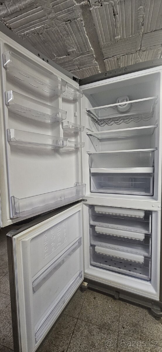 Velká lednice s mrazákem 70 cm šířka - 2