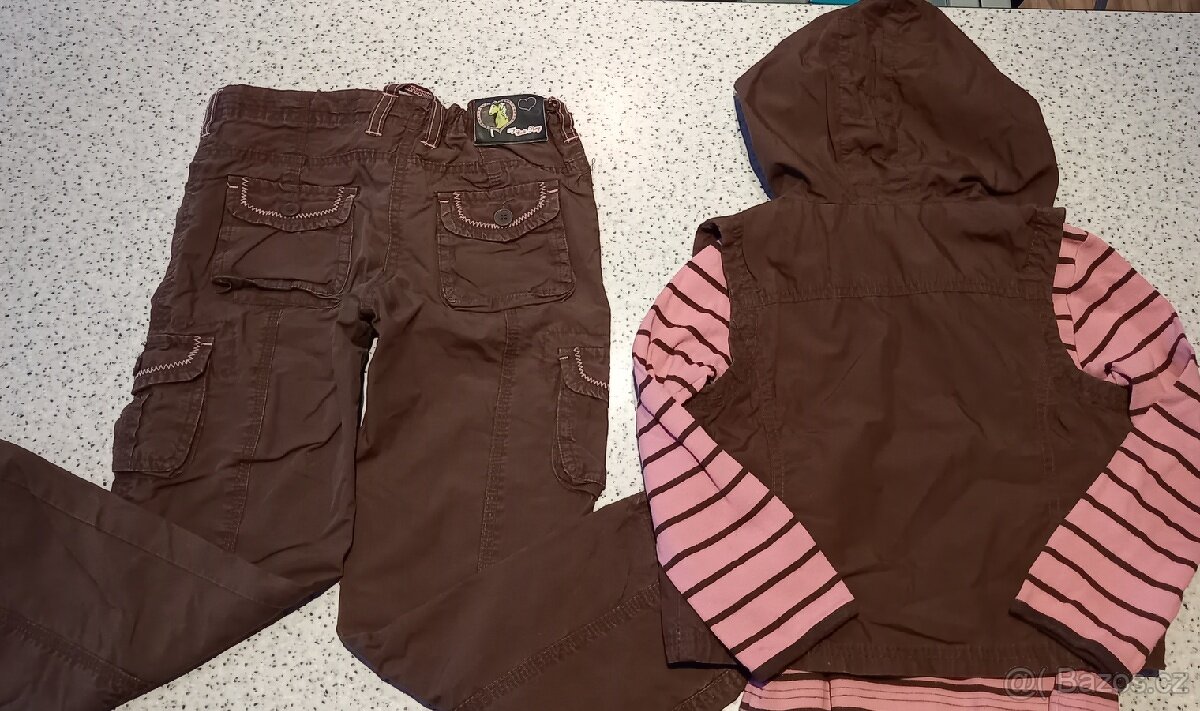 C&A - dívčí souprava (kalhoty, triko,vesta)vel.122 - 2