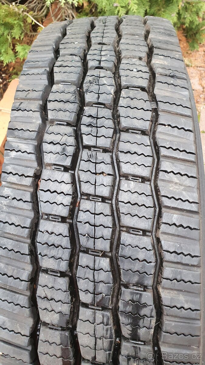 Pneu s diskem Michelin 295/80 R22.5 - 2