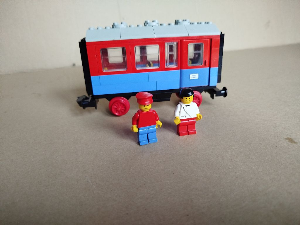 Lego 7818 Passenger Coach - 2