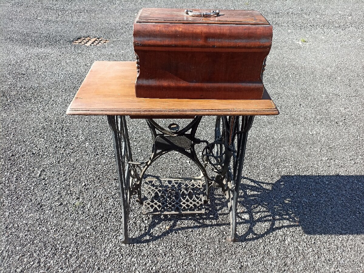 Prodám šicí stroj Gritzner Durlach - 2