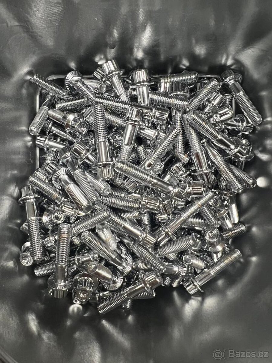 Šroubky M7x32 pro dvoudílná / třídílná kola - 2