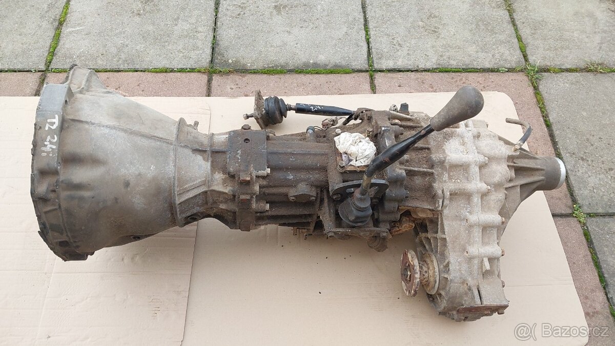 Nissan Terrano 2 převodovka 2,4 i - 2