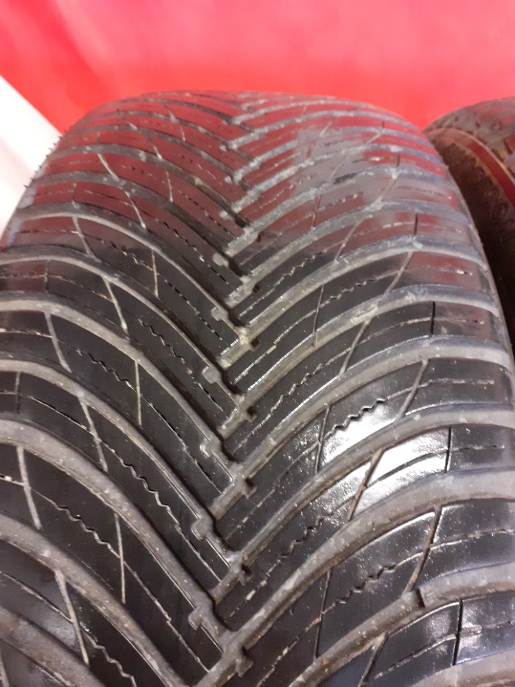 245/45R20 celoroční - 2