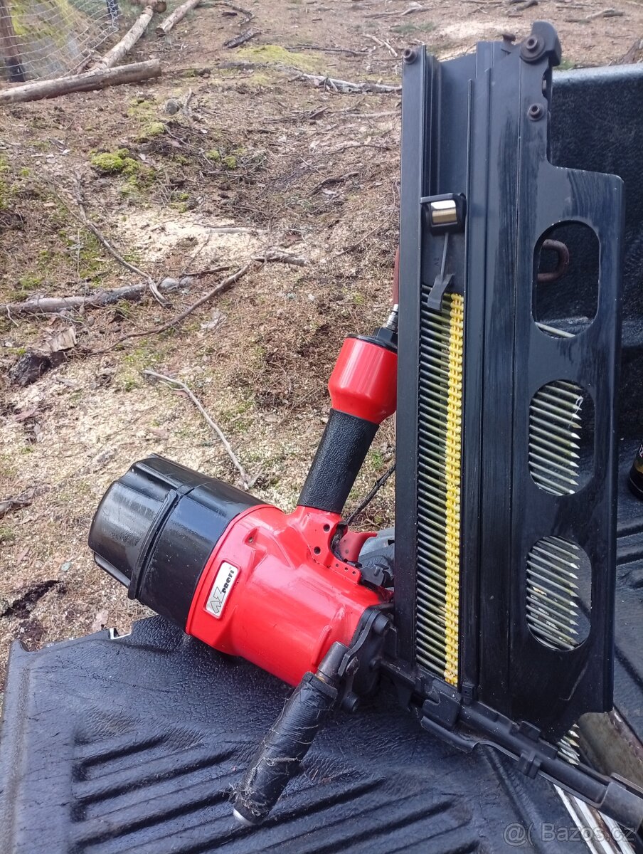 DeWALT Aku hrebikovačka 160 - 2