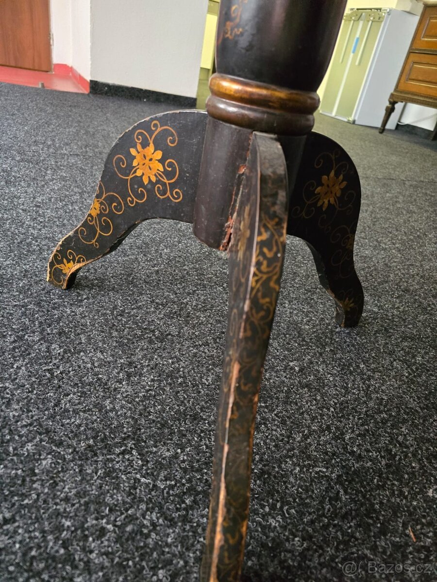 Starožitný stolek - 2