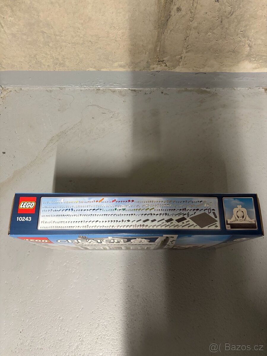 LEGO Creator Parisian Restaurant 10243 - 2