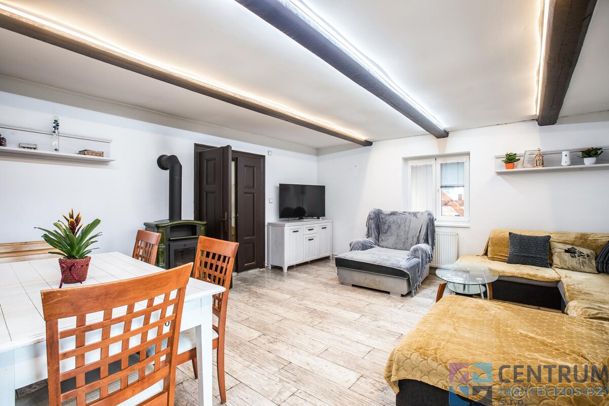 Prodej rodinného domu 250 m2, pozemek 1206 m2 - 2