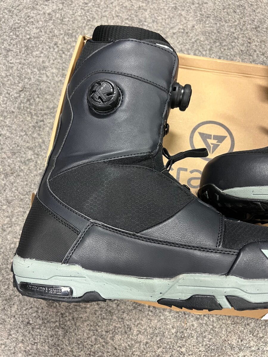 Snowboard boty Gravity Manual - vel. 44 (29cm) - jako nové - 2