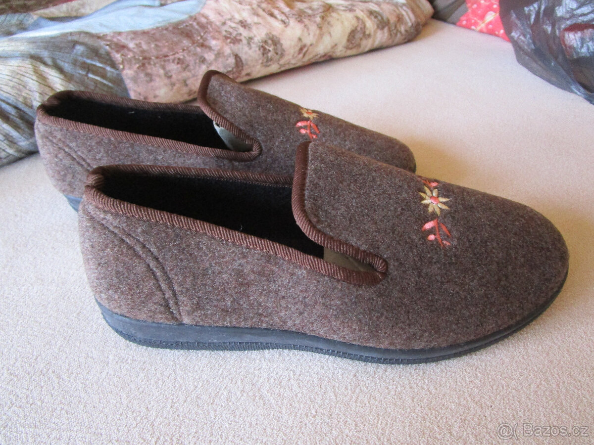 Nové hnědé teplé flaušové bačkory, pohodlné, č. 41, SRN - 2