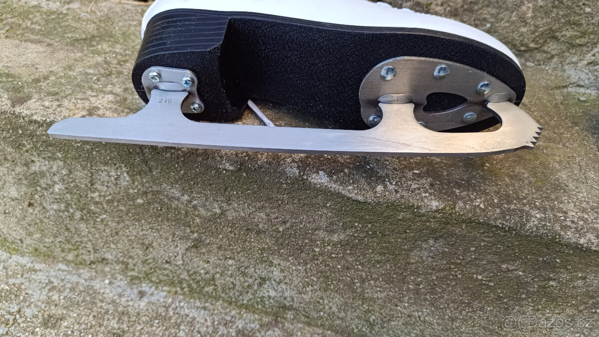 Prodám dívčí brusle Crowned vel. 35 - 2