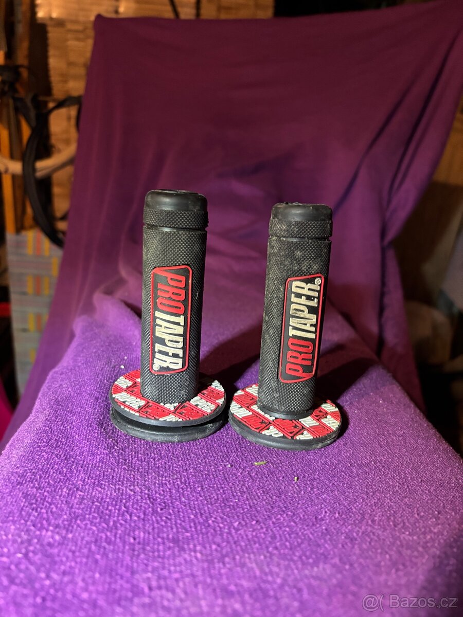 Gripy mx honda crf,cena za oba páry - 2