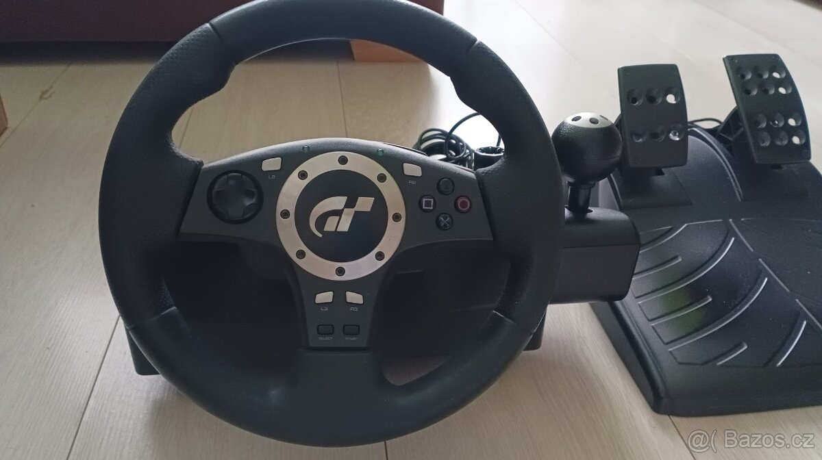 Prodám volant s pedály. - 2
