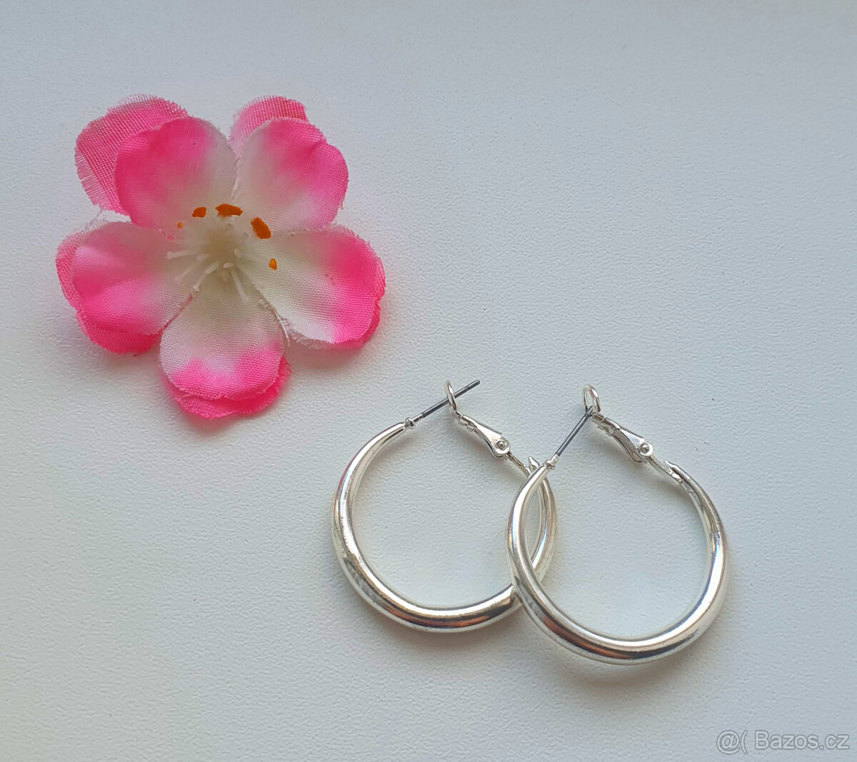 Náušnice stříbrné barvy: - 2