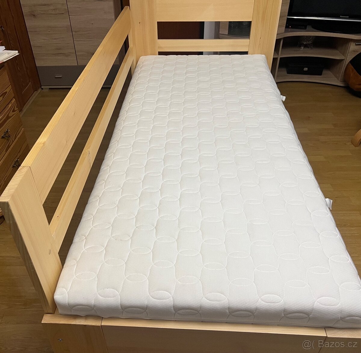Dřevěná postel - 2