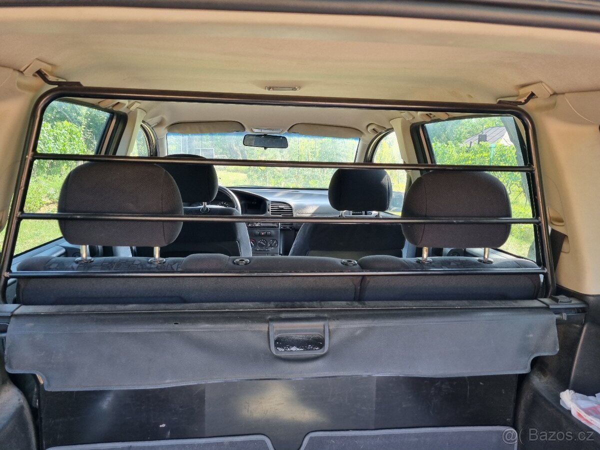 Opel Zafira A - Mříž, přepážka zavazadlového prostoru - 2