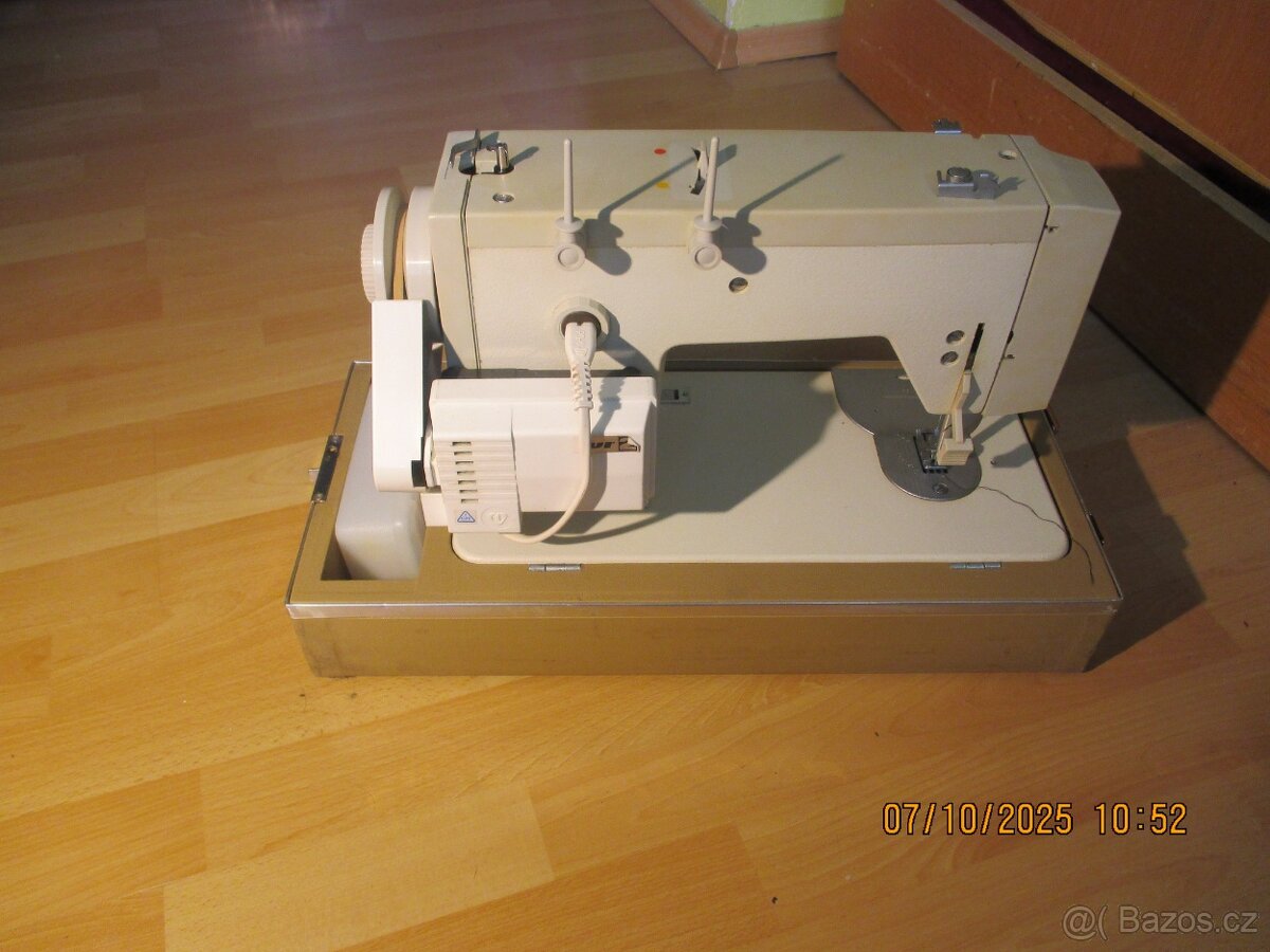 Kufříkový šicí stroj Veritas Rubina ZAMLUVENO - 2