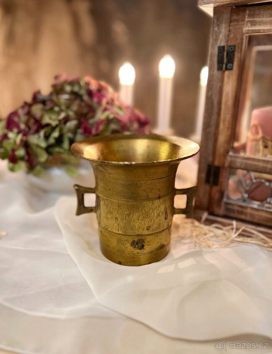 Starožitný hmoždíř mosazný silnostěnný s patinou - 2