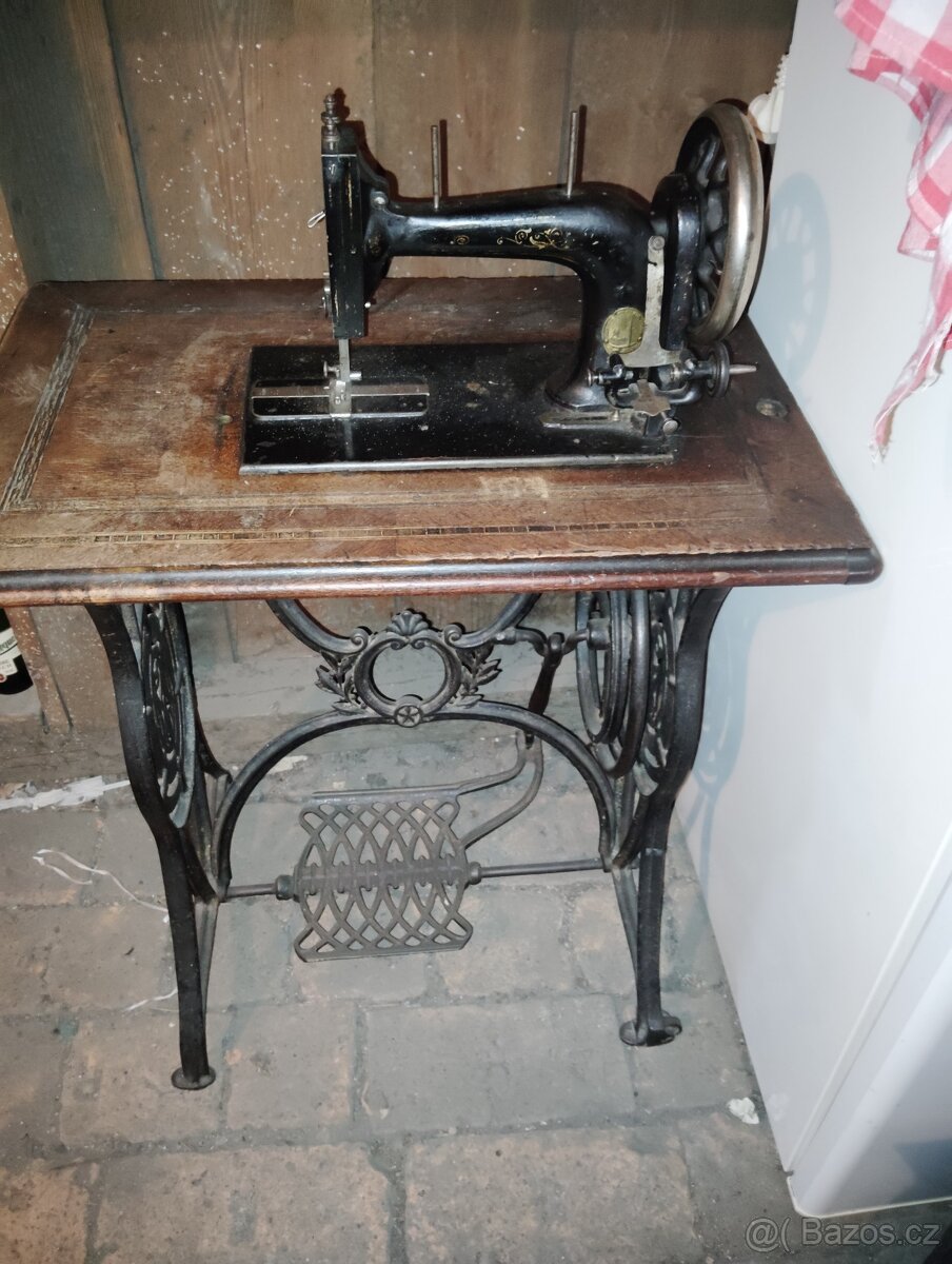 historický šicí stroj Singer po němcích - 2