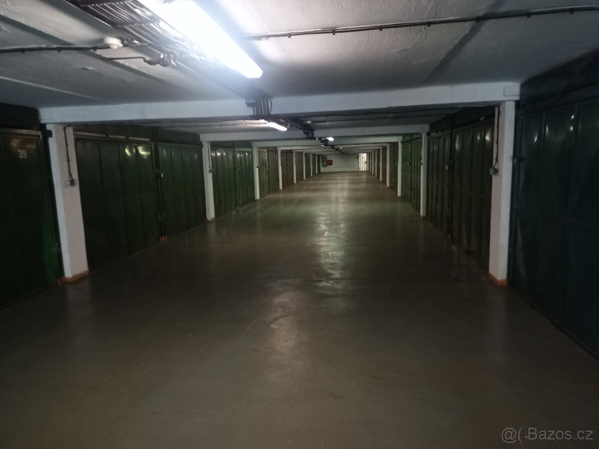 Prodám garáž 18m2 - samostat.box 6x3m - 18m2 - 2