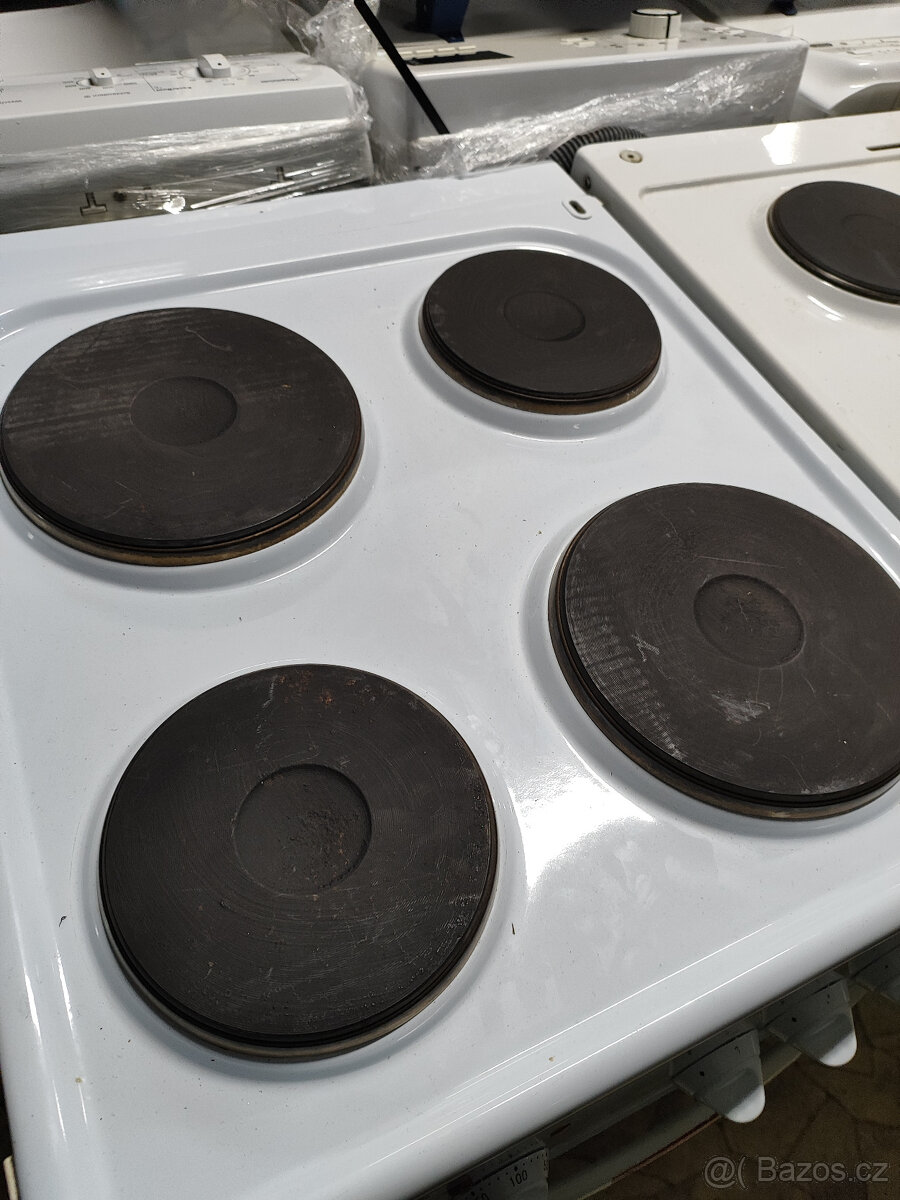 Sporák elektrický BOMANN - šíře 50 cm - 2