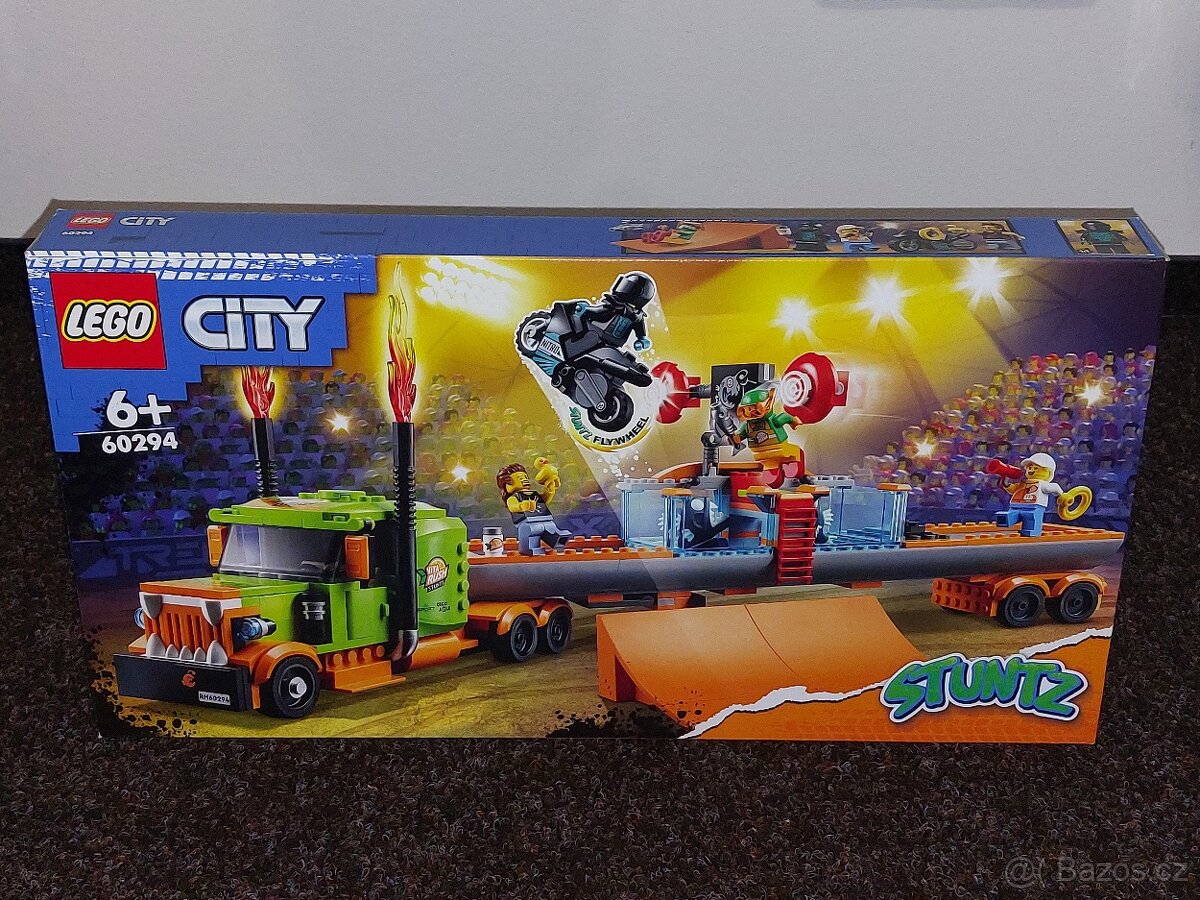 LEGO City 60294 Kaskadérský kamión vánoční dárek - 2