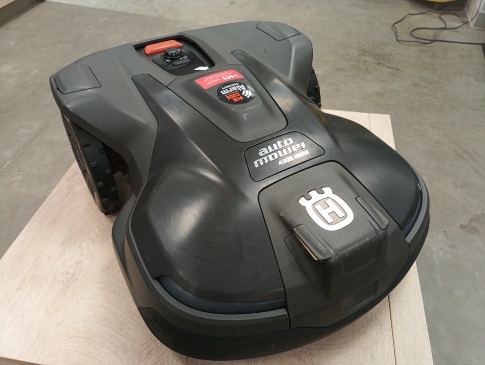 Robotická sekačka Hsqvarna 430X NERA - 2