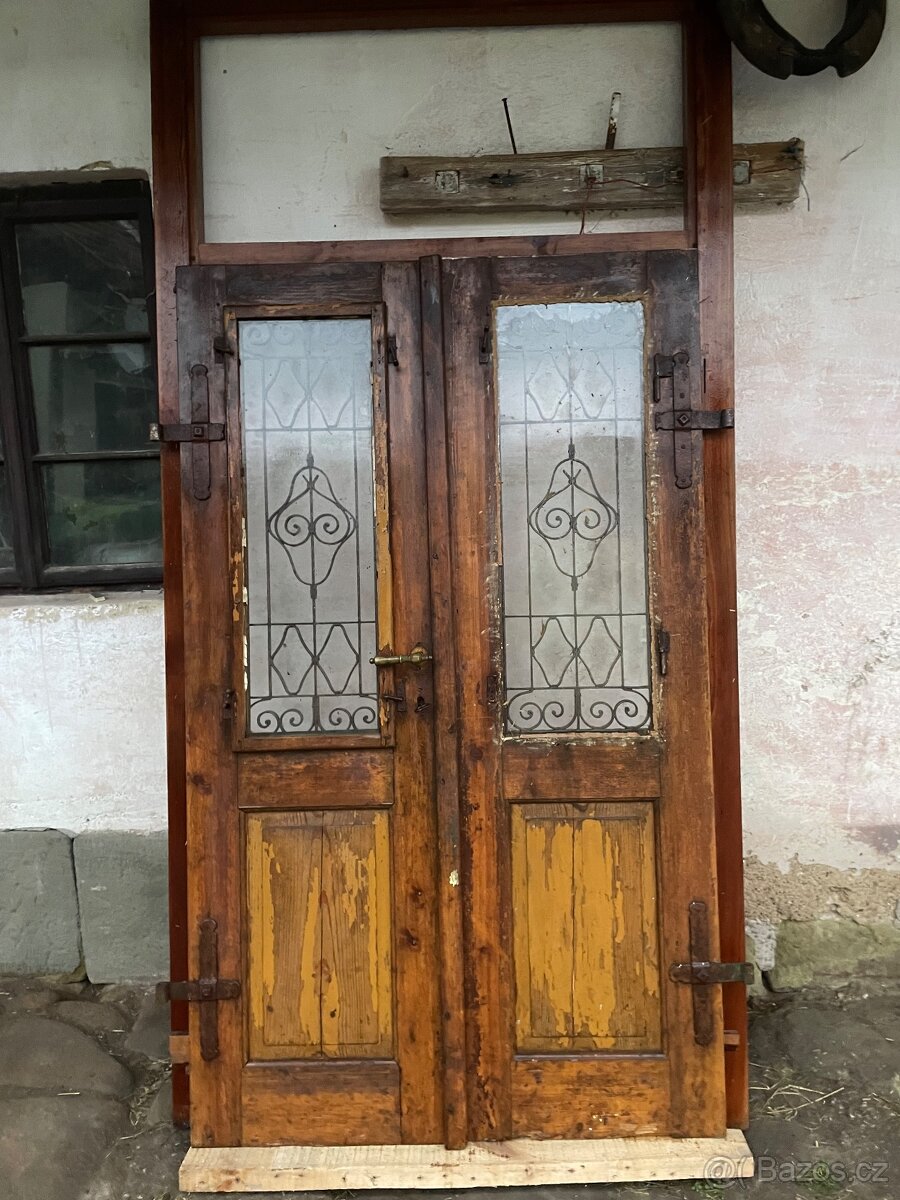 Staré vchodové dveře z roku 1890 - 2