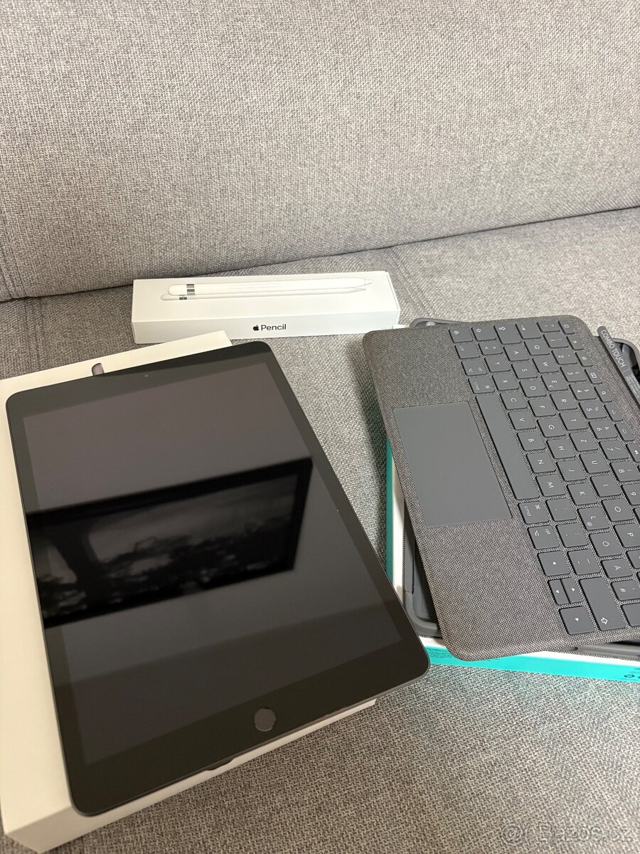 iPad 7. generace 128 GB + příslušenství - 2