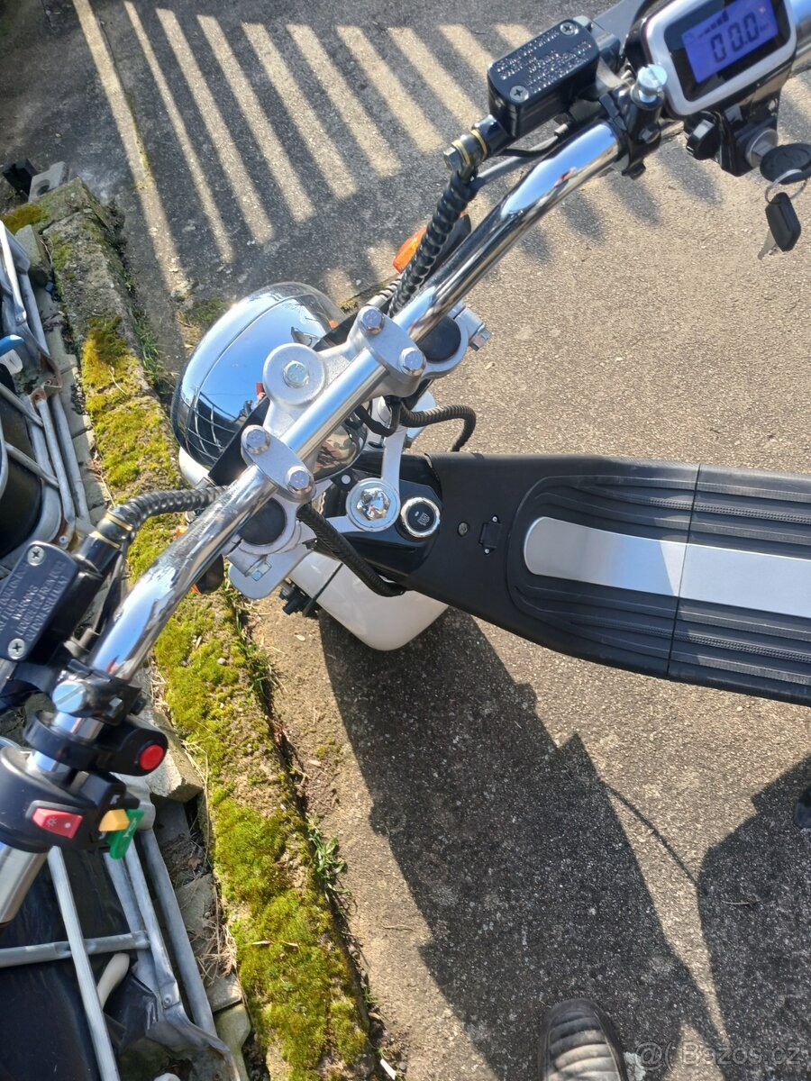 Elektrokoloběžka ECO HUGHWAY - 2