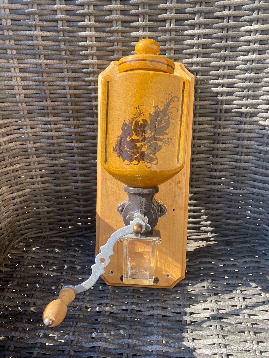 Starozitny mlynek na kavu - 2