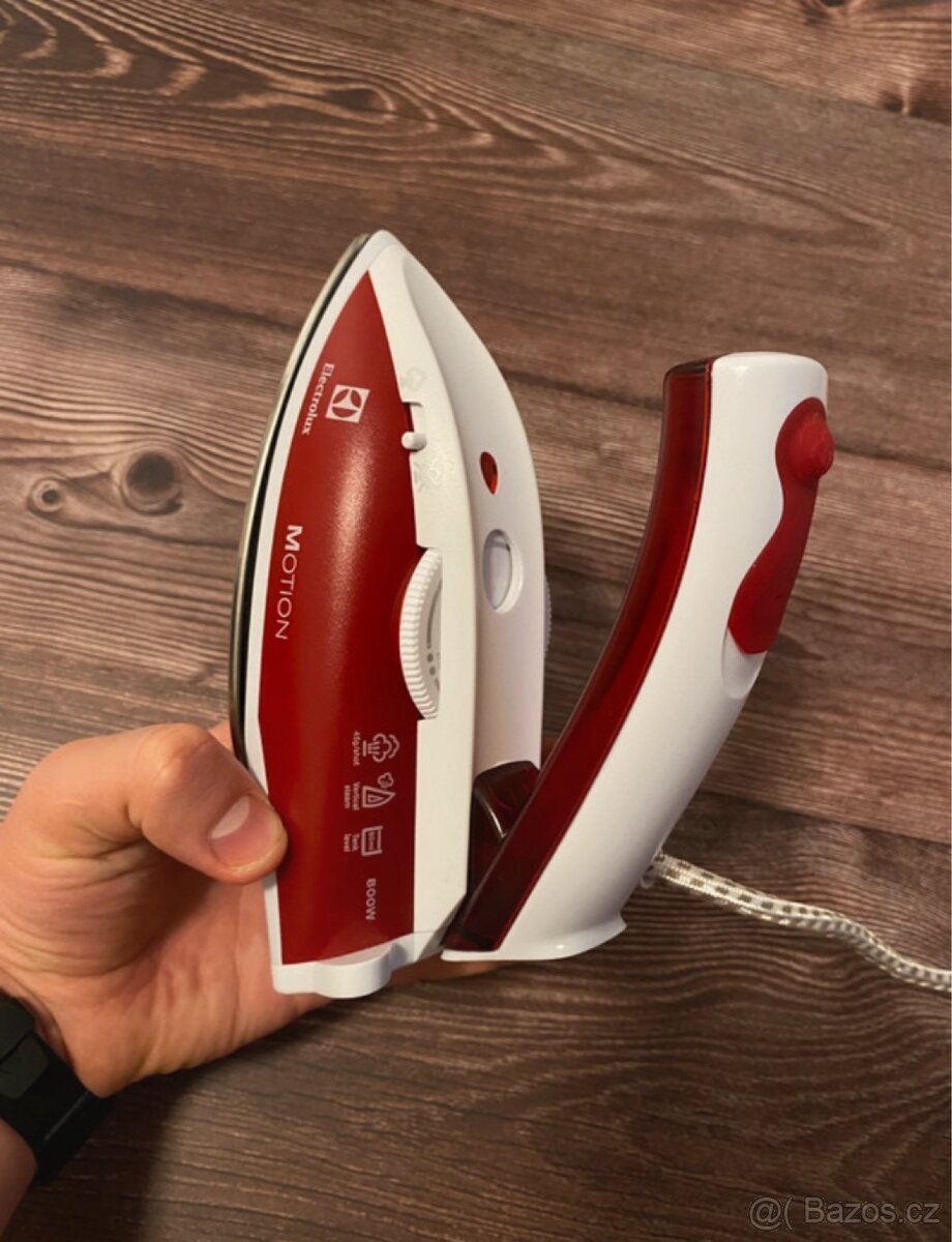 Cestovní napařovací žehlička Electrolux Motion - 2